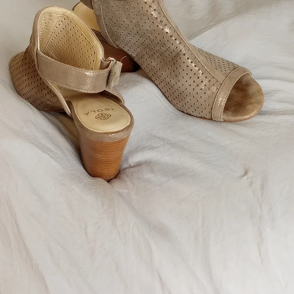 Isola Heels - Picture 4 of 11